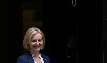 Fragilisée, Liz Truss assume son revirement fiscal 