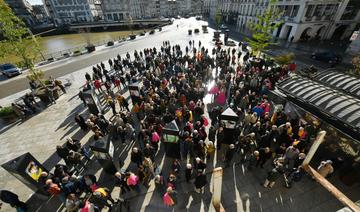 A Paris, des militants incarnent une corrida symbolique pour demander son abolition  