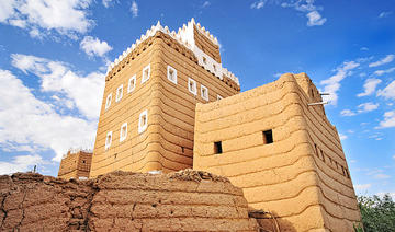 À Najran, d'anciennes maisons et palais en terre cuite restaurés et préservés