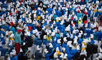 Des milliers de schtroumpfs déferlent sur Landerneau pour un record du monde 