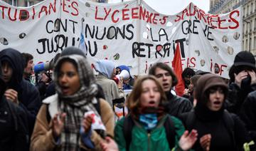 Plusieurs centaines de jeunes manifestent à Paris avant la décision constitutionnelle