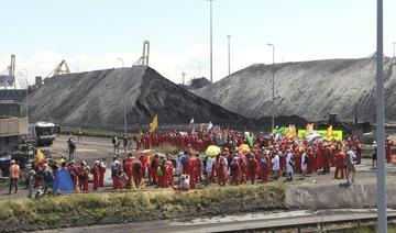 Une usine Tata Steel aux Pays-Bas investie par des manifestants écologistes
