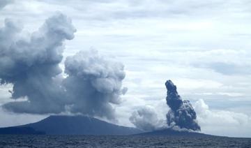 Indonésie: le volcan Anak Krakatoa en éruption, une colonne de cendres de 3 km projetée dans le ciel