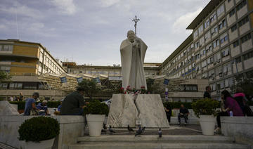 Deuxième nuit paisible pour le pape à l'hôpital