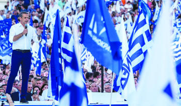 Grèce: Mitsotakis, renforcé par la victoire de la droite, entame un deuxième mandat