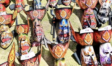 Thaïlande: Masques, clochettes et costumes pour célébrer la «fête des fantômes»