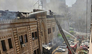 Les pompiers maîtrisent l’incendie de l’ancien bâtiment du ministère des Dotations religieuses au Caire