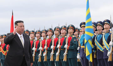 À Vladivostok, Kim Jong Un examine des armes russes aux côtés du ministre de la Défense 