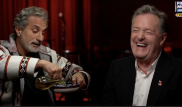 Pourquoi Bassem Youssef portait une kachabia lors de son entretien avec Piers Morgan 