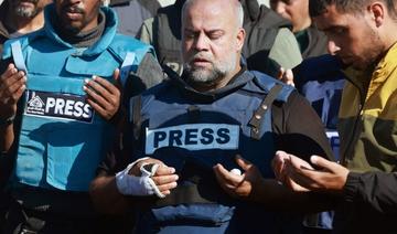 Un journaliste d’Al-Jazira reprend son travail un jour après l’enterrement de son fils tué par une frappe israélienne