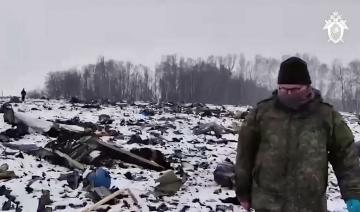Après le crash d'un avion russe, l'angoisse des proches de prisonniers de guerre ukrainiens