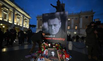 A Moscou, des Russes continuent d'honorer la mémoire de Navalny