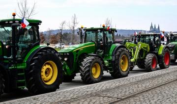 Les tracteurs envahissent Prague contre le gouvernement tchèque et l'UE