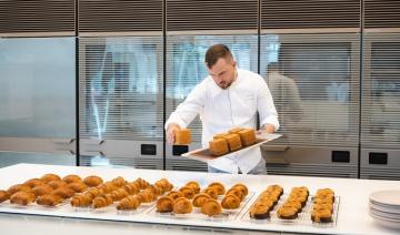 Secrets de Cuisine : Le Chef Jonas Plangger de Myra Jeddah Partage ses Conseils et une Recette de Madeleines aux Fruits