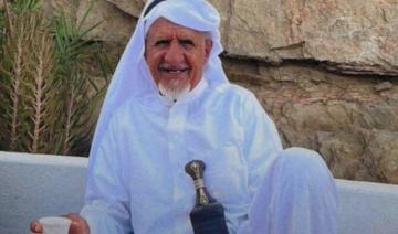 Un guide touristique saoudien de 80 ans accueille les visiteurs étrangers à Najran en leur proposant des visites en anglais