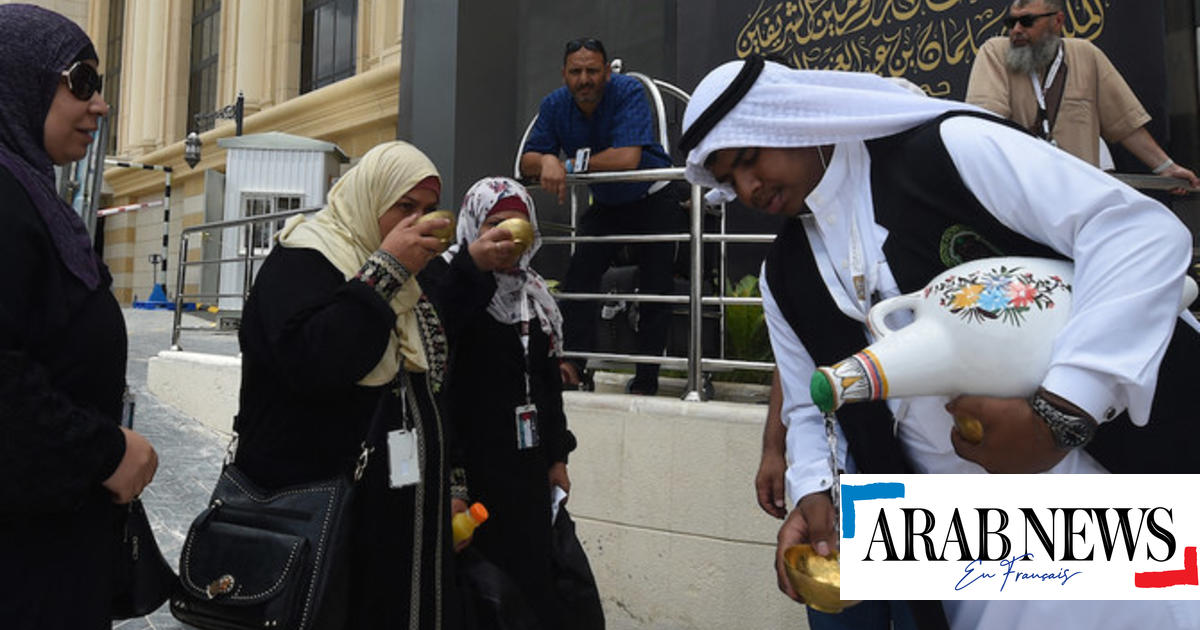 La Moschea del Profeta distribuirà due milioni di bottiglie di acqua Zamzam alle donne che visitano la moschea