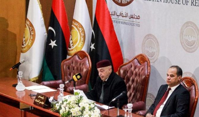 Aguila Saleh (à gauche), président du Parlement élu siégeant à Tobrouk (est), lors d'une session avec d'autres représentants dans la ville de Benghazi, dans l'est de la Libye, le 7 décembre 2020 (Photo, AFP)