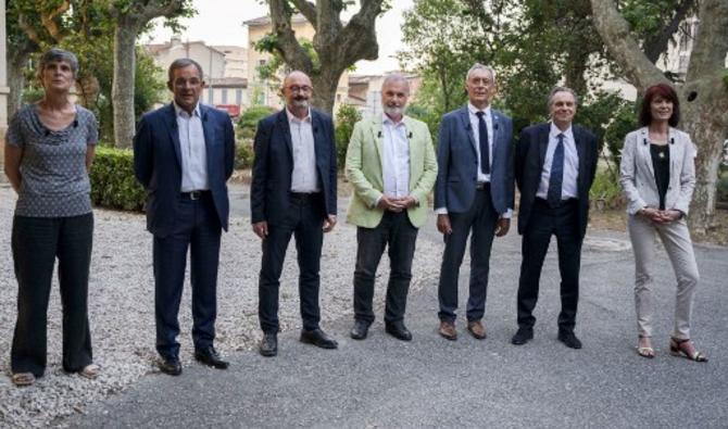 Candidats aux élections régionales pour la présidence de la région Provence-Alpes-Côte d'Azur (PACA) Isabelle Bonnet (Lutte ouvrière), Thierry Mariani (RN), Jean-Laurent Felizia (Rassemblement écologiste et social), Jean-Marc Governatori (l 'Ecologie au centre), Noel Chuisano (Debout la France), Renaud Muselier (Notre région d'abord) et Valérie Laupies (ZOU) avant le début d'un débat télévisé à l'école Sciences politique d'Aix en Provence, dans le sud de la France, le 16 juin 2021 (Photo, AFP)