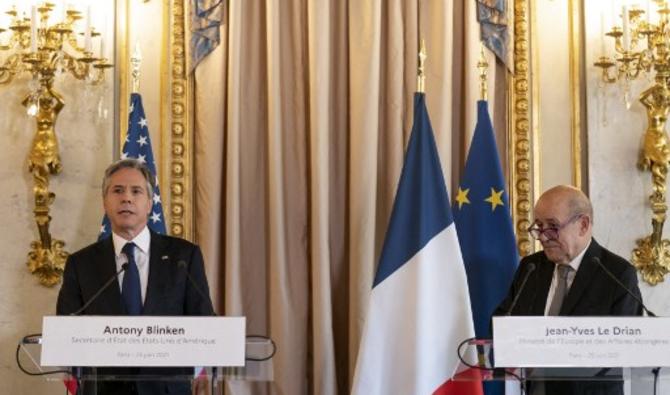 Le secrétaire d'État américain Antony Blinken (g) et le ministre français des Affaires étrangères Jean-Yves Le Drian lors de leur conférence de presse conjointe au ministère français des Affaires étrangères à Paris, le 25 juin 2021. Blinken effectue en voyage d'une semaine en Europe qui le conduit en Allemagne, en France et en Italie. (Andrew Harnik / Pool / AFP)