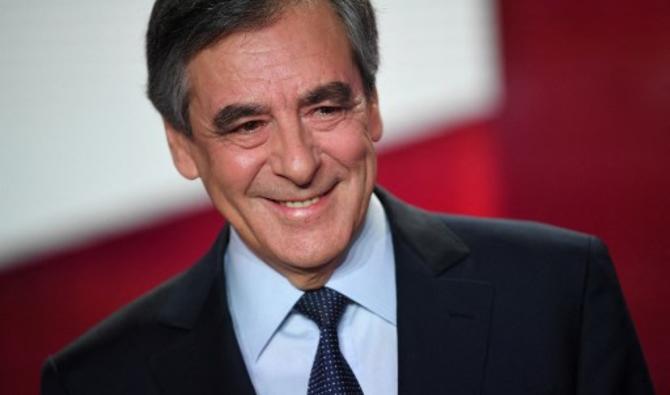 L'ancien Premier ministre français François Fillon lors de l'émission télévisée politique "Vous avez la parole" sur le plateau de la chaîne de télévision française France 2, le 30 janvier 2020. (Martin Bureau/AFP)