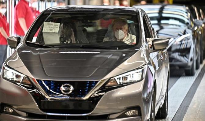 Le Premier ministre britannique Boris Johnson visite l'usine de production du géant automobile japonais Nissan à Sunderland, dans le nord-est de l'Angleterre, le 1er juillet 2021 (Photo, AFP)