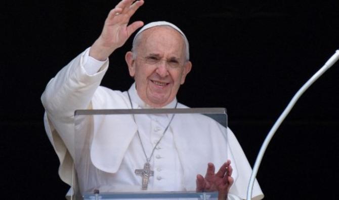 Le pape François prononçe la prière de l'Angélus du dimanche depuis la fenêtre de son bureau donnant sur la place Saint-Pierre au Vatican, le 4 juillet 2021 (Photo, AFP)