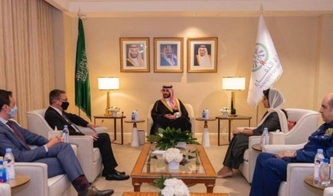 Le vice-ministre saoudien de la Défense, le prince Khalid ben Salmane, a rencontré de hauts responsables américains pour discuter des développements au Yémen et dans la Corne de l'Afrique (Courtoisie de: @kbsalsaud) 