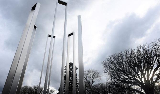 Photo du Mémorial de la Shoah à Toulouse, en France, lors d'un hommage posthume à Mireille Knoll, une femme juive assassinée à son domicile dans le cadre d'un crime qualifié d'"antisémite" par la police (AFP)