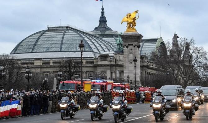 Le cortège funéraire du caporal-chef français Maxime Blasco, tué en opération au Mali, a traversé le pont parisien Alexandre III devant des Parisiens et de militaires (Photo, AFP)