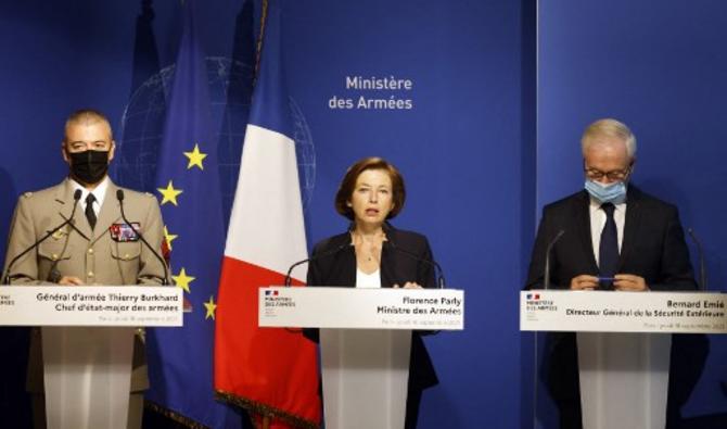 Le chef d’état-major des armées, le général Thierry Burkhard, la ministre française de la Défense Florence Parly et le directeur général de la sécurité extérieure, Bernard Émié lors d'une conférence de presse conjointe, le 16 septembre 2021 à Paris (Photo, AFP)