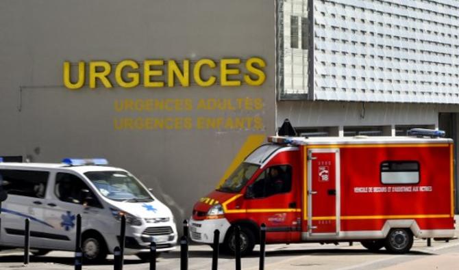 Une ambulance devant les urgences du CHU de Nantes le 16 mars 2017 (Photo, AFP)