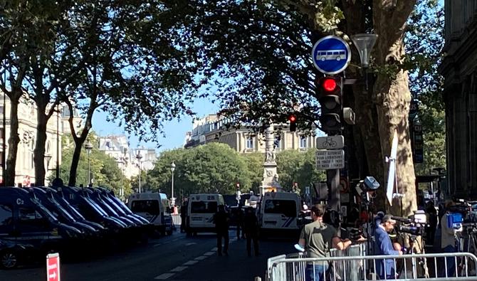 Barrages et contrôles de sécurité ont transformé mercredi en bunker l'extérieur et l'intérieur du vieux palais de justice de Paris  (Photo, Hakima Bedouani)