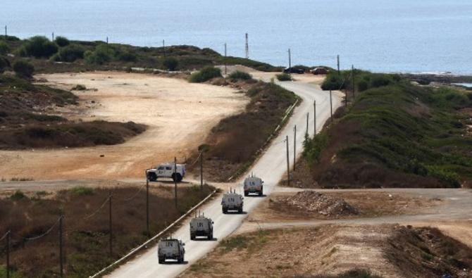 Un convoi de la FINUL patrouille à côté du dernier point de contrôle de l'armée libanaise dans la zone la plus au sud de Naqura, le 13 octobre 2020 (Photo, AFP)