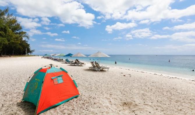 Une vue générale de la plage de Flic en Flac située sur la côte ouest de l'île Maurice, le 3 novembre 2021. (Photo, AFP)