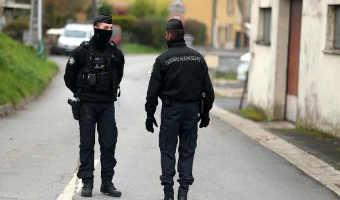 Treize militants appartenant au mouvement d'ultra droite «Recolonisation» ont été interpellés mardi par les gendarmes de l'Office central de lutte contre les crimes contre l'humanité. (Photo, AFP)