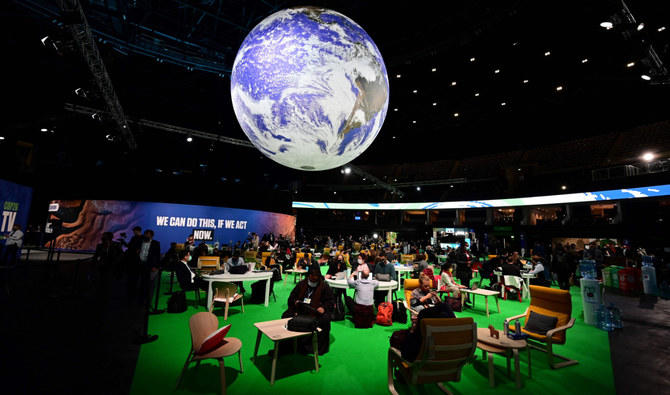 Des délégués dans la zone d'action alors qu'ils assistent à la troisième journée du sommet sur le climat COP26 des Nations unies à Glasgow mercredi. (Photo, AFP) 