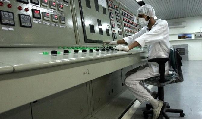 Un technicien travaillant au Centre de conversion d'uranium, juste à l'extérieur de la ville d'Ispahan, en Iran. (Fichier/AP) 