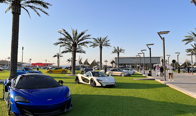 Les amateurs d’automobiles pourront voir des voitures de sport classiques et modernes de prestigieux constructeurs tels que Ferrari, Lamborghini, Pagani et Bugatti. (Photo AN, Zaid Khashogji) 