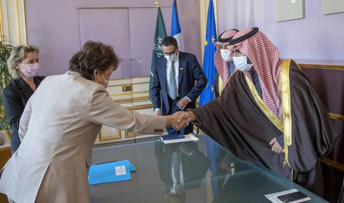 Le ministre saoudien de la Culture, le prince Badr ben Abdallah ben Farhane al-Saoud, s’est entretenu avec son homologue française, Roselyne Bachelot, à Paris, le 8 novembre 2021 (Photo fournie)