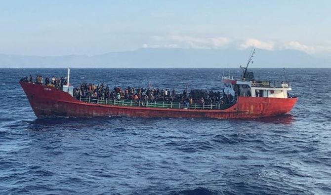 Douze personnes ont pu être secourues, dont des enfants, et les cadavres de trois hommes ont été retrouvés, tandis que de vastes recherches sont toujours en cours. (Photo, AFP)