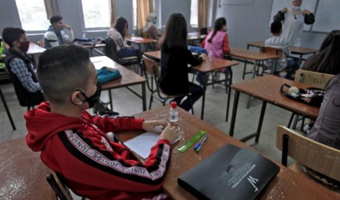 Des élèves algériens du secondaire assistent à la rentrée scolaire dans la capitale algérienne Alger, le 4 novembre 2020. (Photo, AFP)