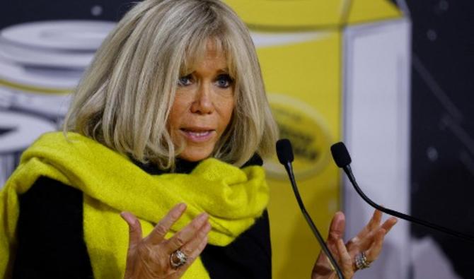 L'épouse du chef de l'Etat, Brigitte Macron, a affirmé dans un entretien à TF1 «attendre» la décision de son président de mari quant à une candidature à sa réélection. (Photo, AFP)