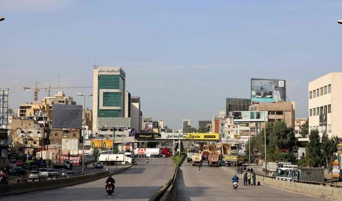 Une photo montre une route bloquée à Beyrouth, la capitale du Liban, lors d'une grève générale des transports publics et des syndicats de travailleurs à cause de la crise économique du pays, le 13 janvier 2022. (Photo, AFP) 