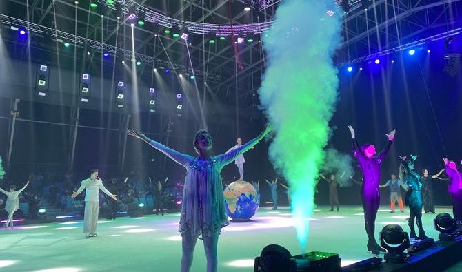 Les costumes somptueux du Cirque de Glace et la chorégraphie des numéros présentés ont ébloui le public, lors de la Riyadh Season. (Lama Al-Hamawi/Arab News) 