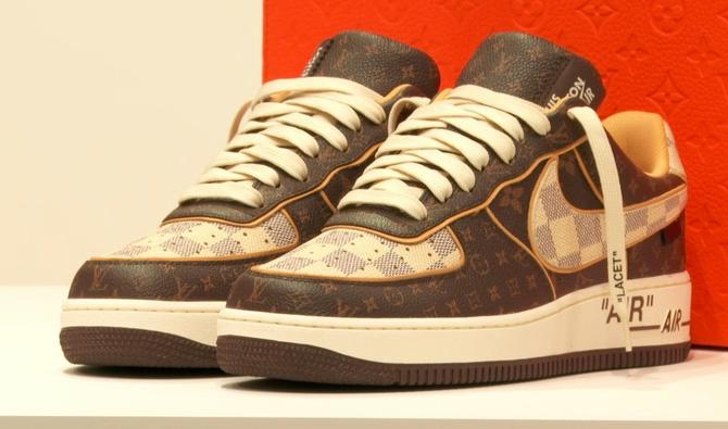 Des baskets 2 000 dollars le mod le Nike Vuitton dessin par