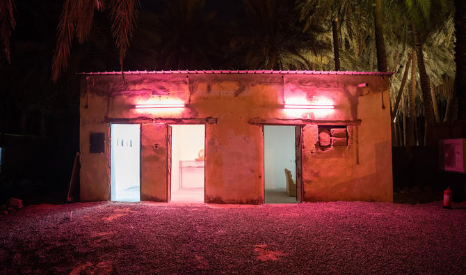 Installation de Sofiane Si Merabet (The Confused Artist), It’s Not Early Anymore, 2022, Mabiti AlUla, The Oasis Reborn Art residency 1. (fournie)