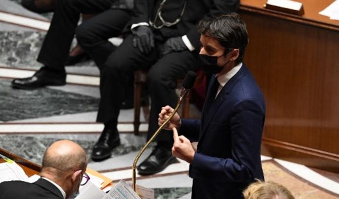 Le porte-parole du secrétaire d'État et du gouvernement français Gabriel Attal lors d'une séance de questions au gouvernement à l'Assemblée nationale française à Paris, le 1er février 2022. (Photo, AFP)