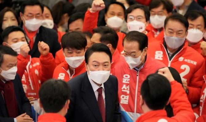 «Ceci est la victoire du grand peuple sud-coréen», a lancé Yoon Suk-yeol devant ses partisans en liesse, rassemblés à l'aube dans l'Assemblée nationale. (Photo, AFP)