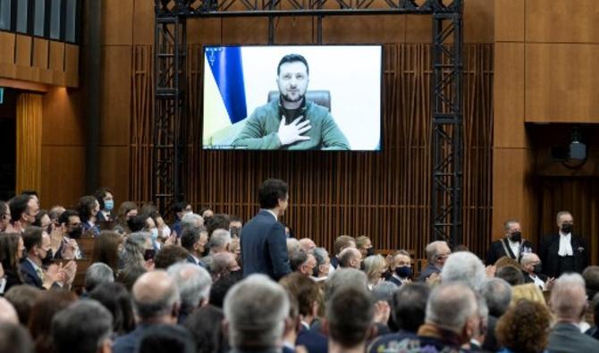 Installé devant un drapeau ukrainien, Volodymyr Zelensky a plusieurs fois interpellé directement le Premier ministre Justin Trudeau dans son discours de douze minutes. (Photo, AFP)