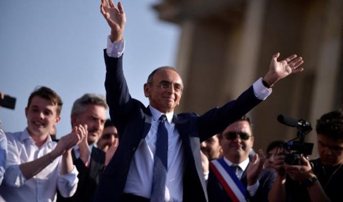 Eric Zemmour a mobilisé des dizaines de milliers de partisans dimanche place du Trocadéro, à Paris, où il a adressé plusieurs clins d'œil à l'électorat des Républicains pour conjurer les sondages. (Photo, AFP)